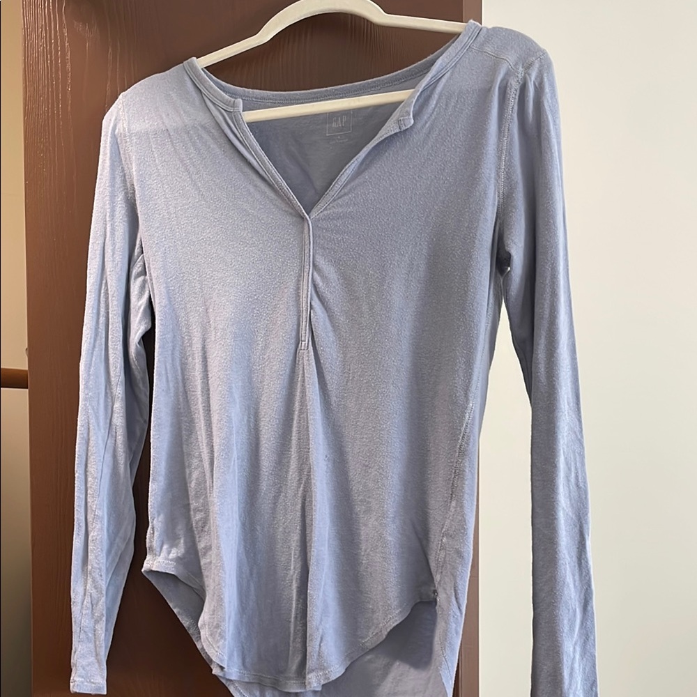 Gap Women’s long sleeve t-shirt size small